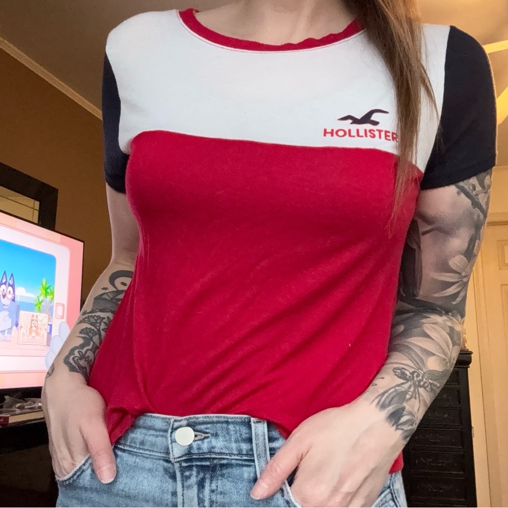 Hollister size small easy tee